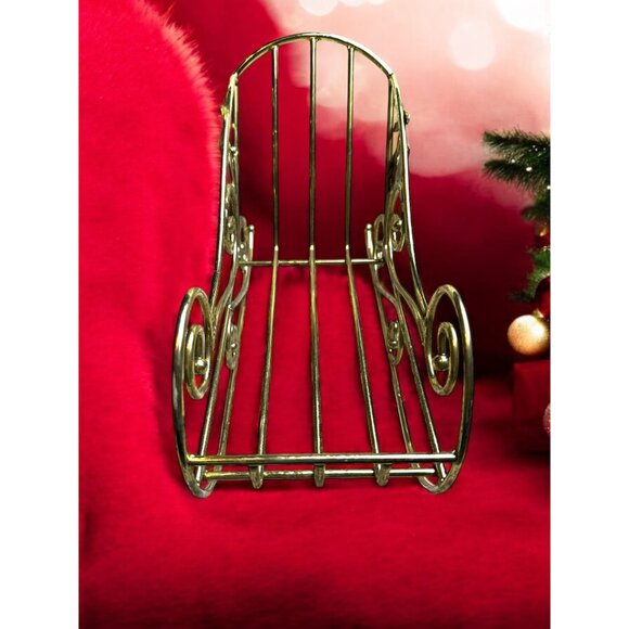 Gold Wire Sleigh Decoration For Holiday & Festive Displays - Picture 5 of 7